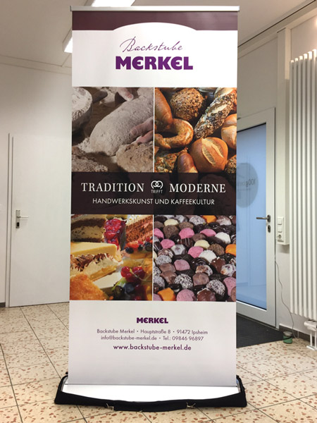 Read more about the article Roll-Up Display für Backstube Merkel